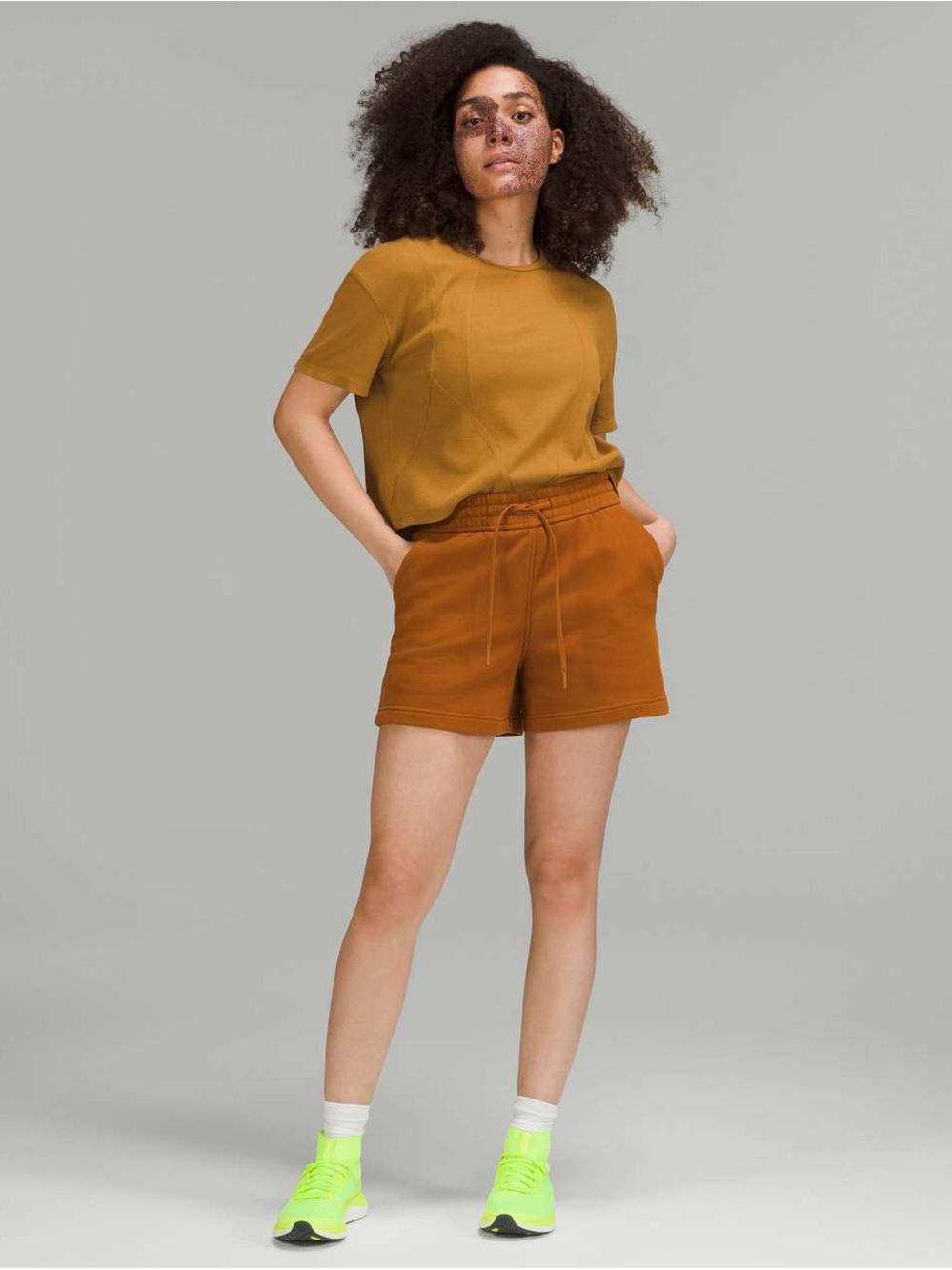 Lululemon Loungeful High-Rise Short 4"
Butternut Brown